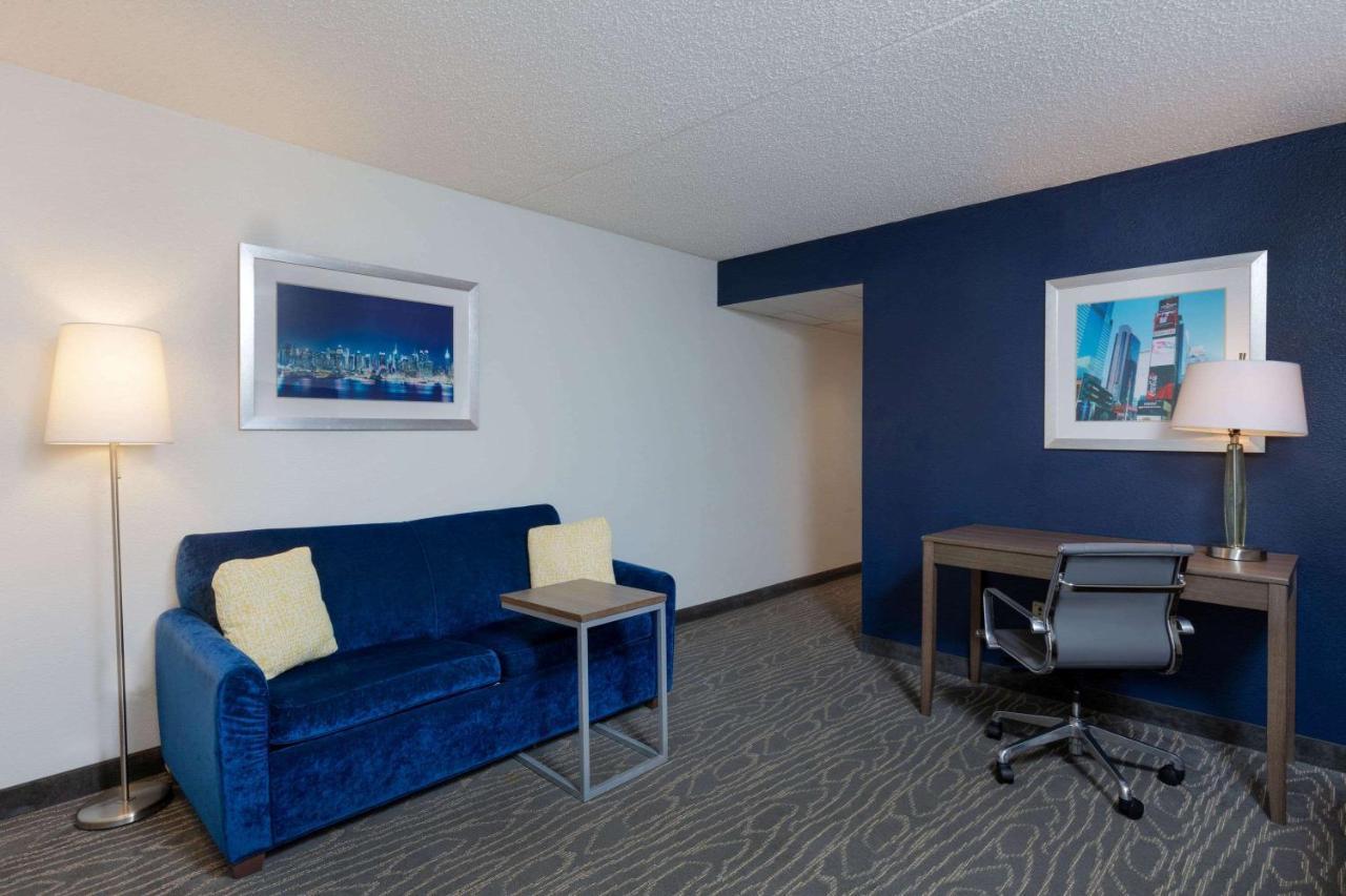 Hotel La Quinta By Wyndham Secaucus Meadowlands Exterior foto